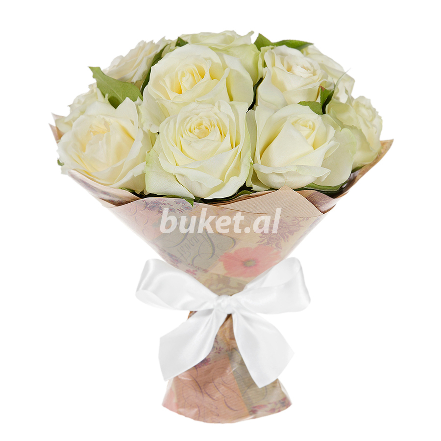 Ağ qızılgüllərdən ibarət buket